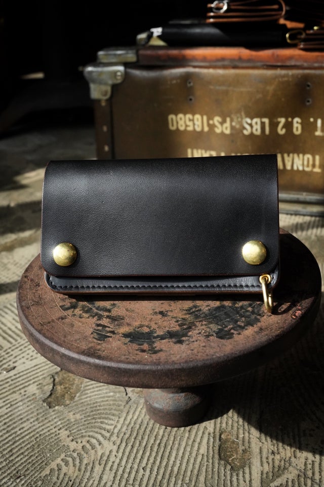 Middle Trecker Wallet | Additive and Line