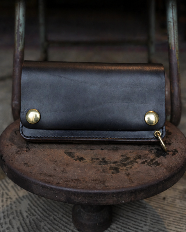 Middle Trecker Wallet | Additive and Line